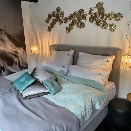 Mirandum Apartment *